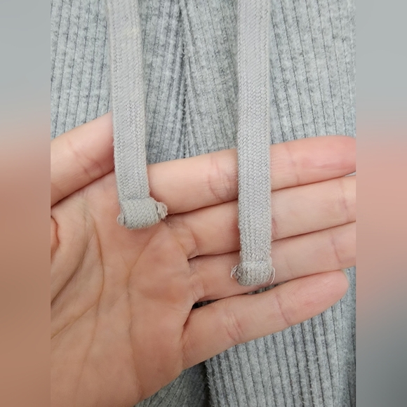 Alo Yoga Muse Hoodie and Sweatpant Set In Athletic Heather Grey Size Small - Picture 9 of 11